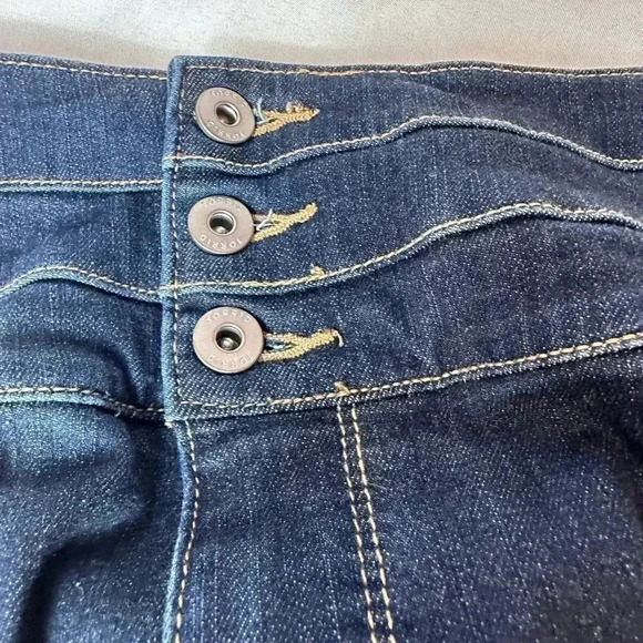 ⭐️ Host Pick ⭐️Torrid feel the fit denim blue Jeans size 22 - Picture 3 of 11